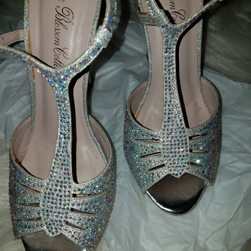 Shoes - Picture 2 of 5